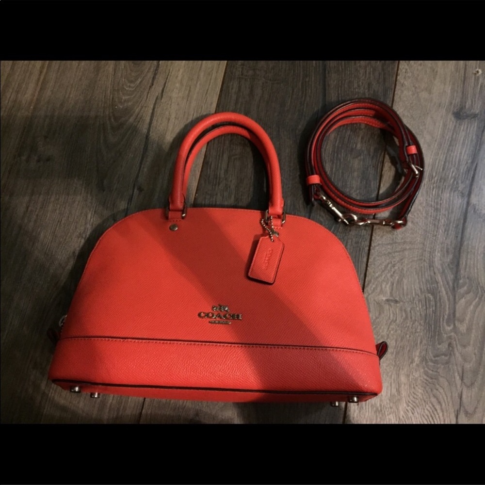 COACH PURSE NEGOTIABLE